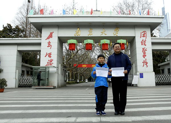 Eagle dad's education tactic triggers debate