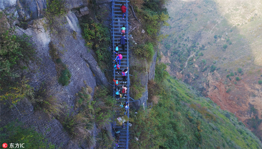 Tourism provides chance for prosperity around cliff village