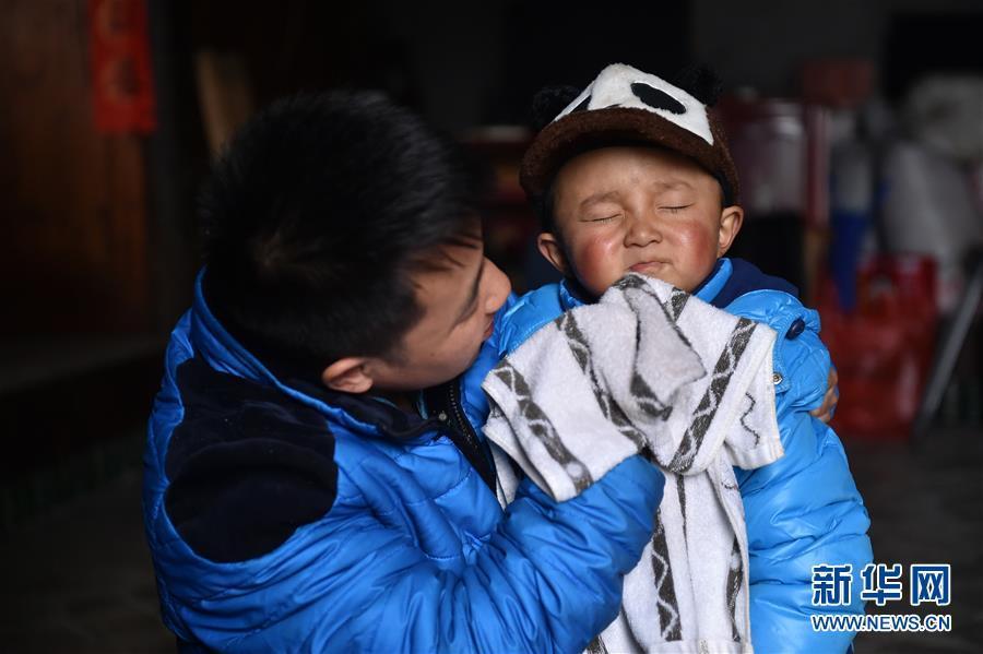 Teary farewell as migrant worker leaves son