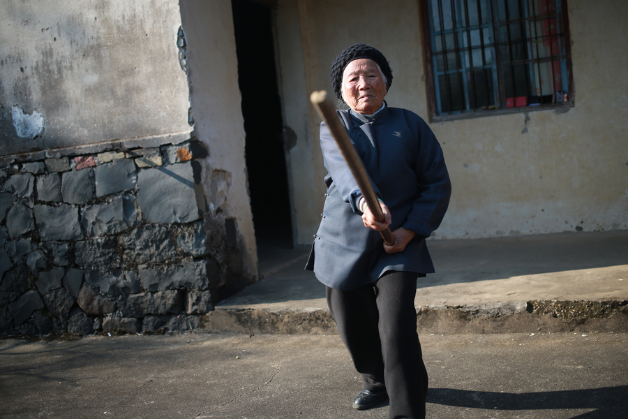 94-year-old nanny practices kung fu for 90 years