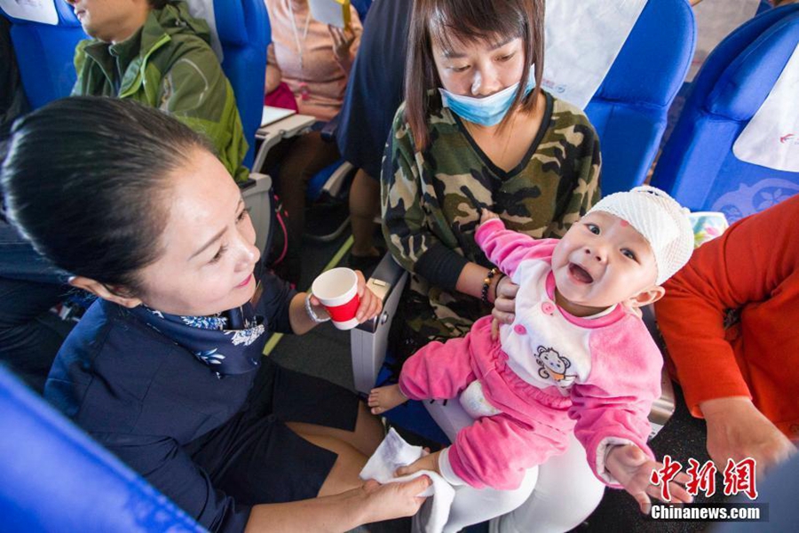 Mother and daughter stewardesses serve in same airline company