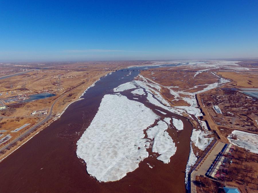 Inner Mongolia section of Yellow River starts to thaw