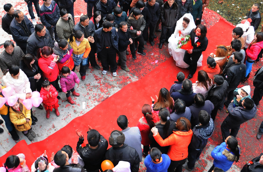 From black-white photos to digital: Wedding images reveal changes in China