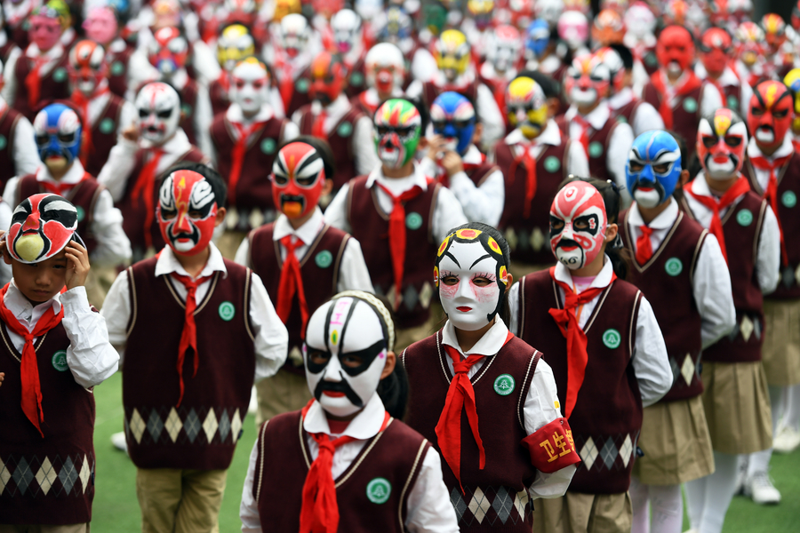 Students show creativity during exercise with Chinese opera masks