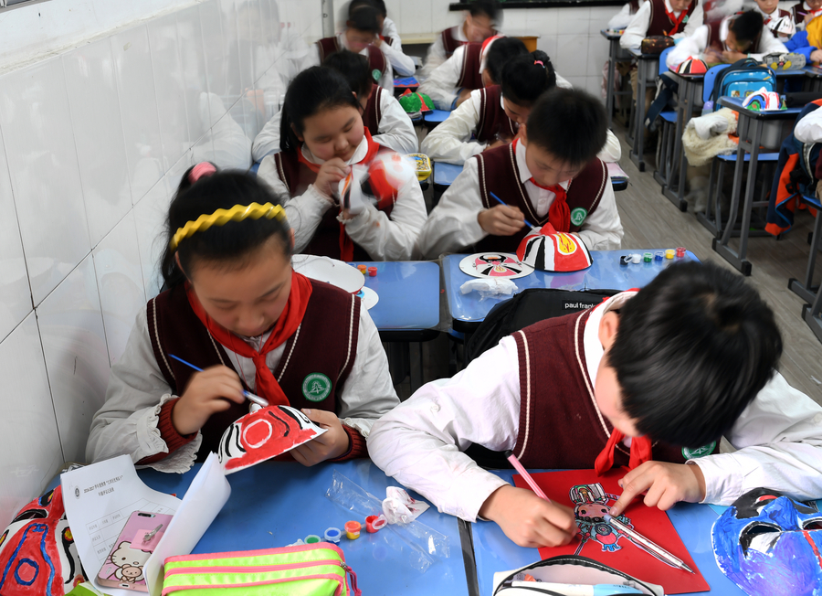 Students show creativity during exercise with Chinese opera masks