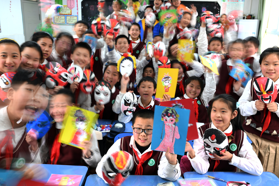 Students show creativity during exercise with Chinese opera masks