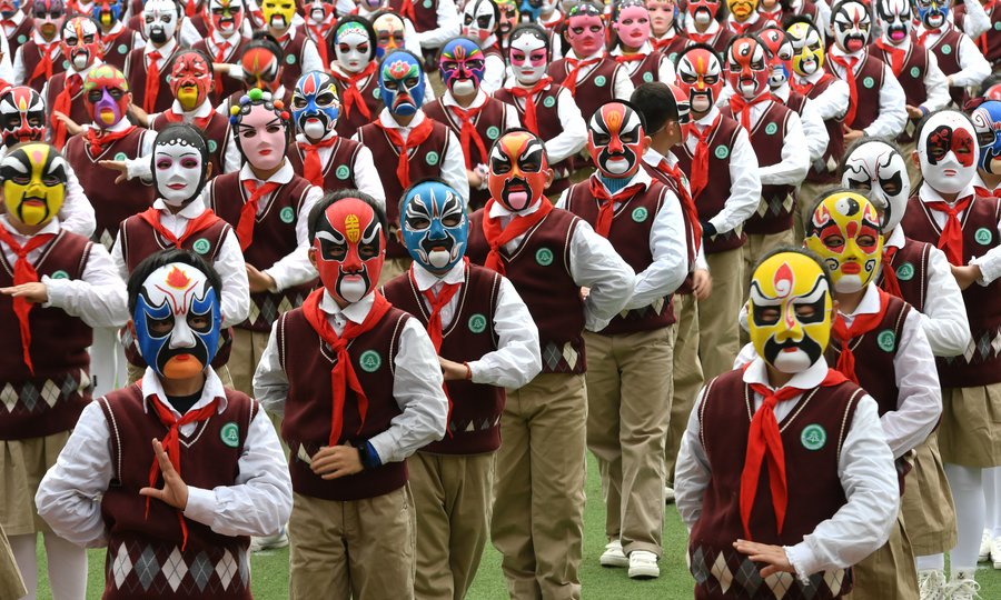 Students show creativity during exercise with Chinese opera masks