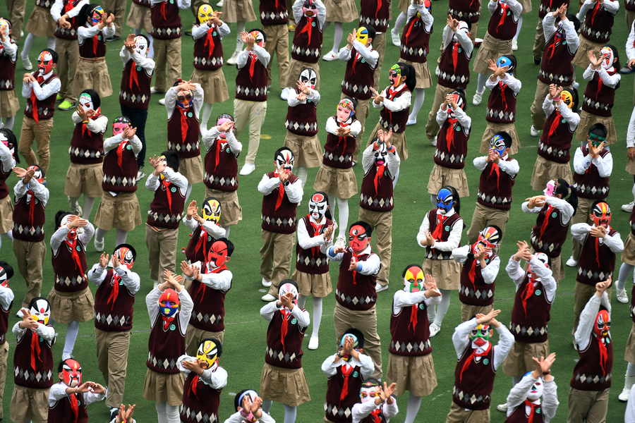 Students show creativity during exercise with Chinese opera masks