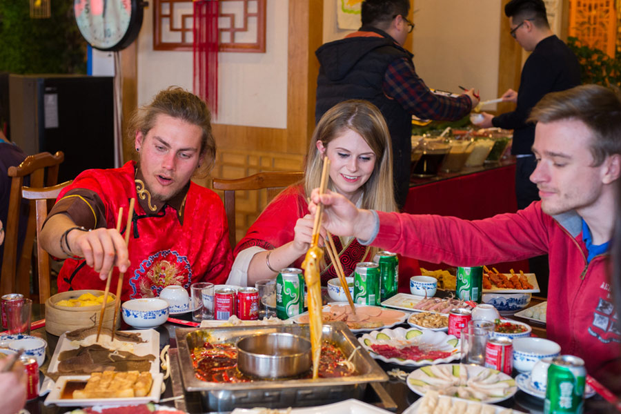 First foreigner-only hot pot contest held in 