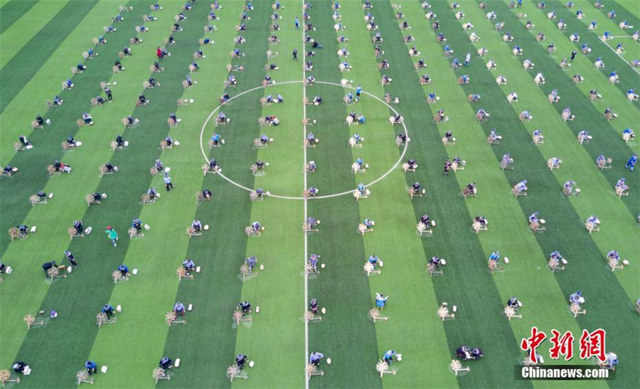 Women set world record by spinning together