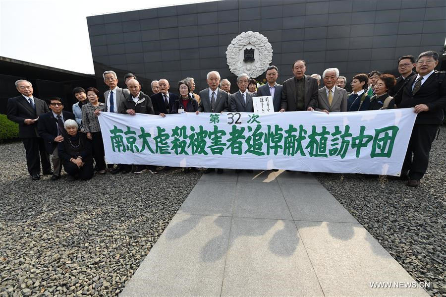 Members of Japanese delegation mourn for victims in Nanjing Massacre