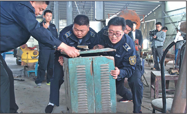 Inspectors locked up at Shandong plant