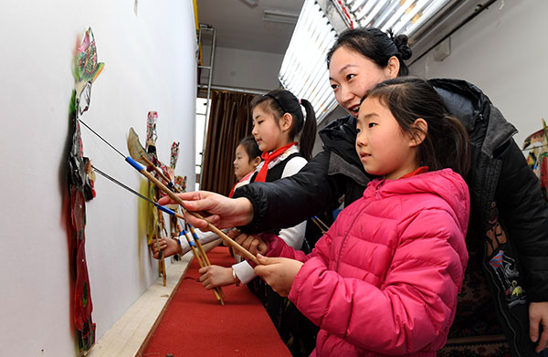 Shadow puppetry returns to spotlight