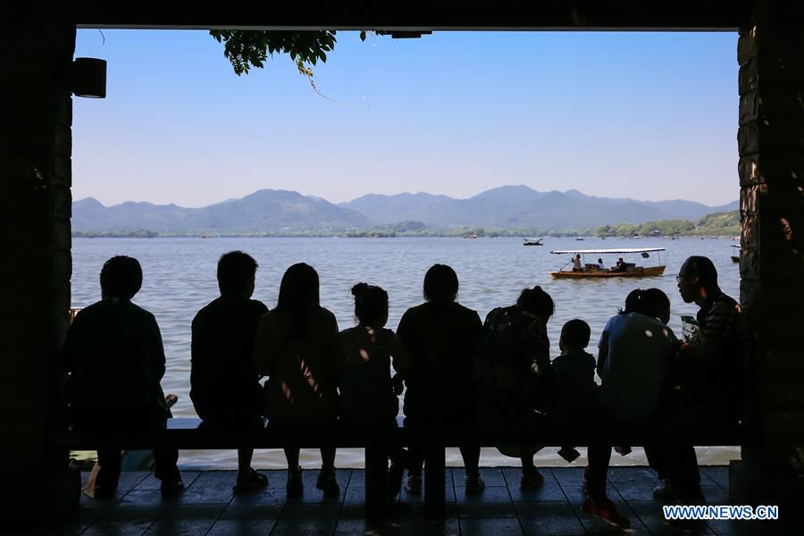 People enjoy Labor Day holiday across China