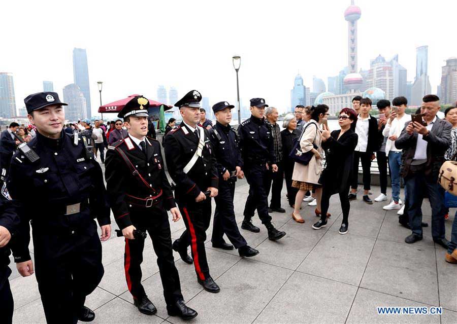 Chinese, Italian policemen patrol together in China's Shanghai