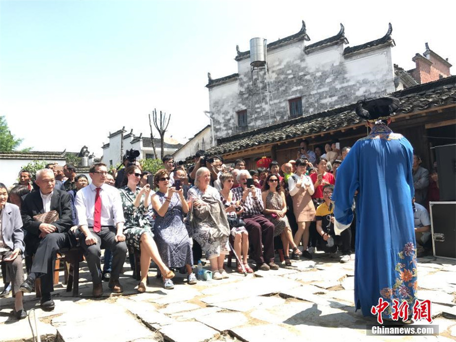 Couple uses 200-year-old Qing Dynasty home as backdrop for wedding