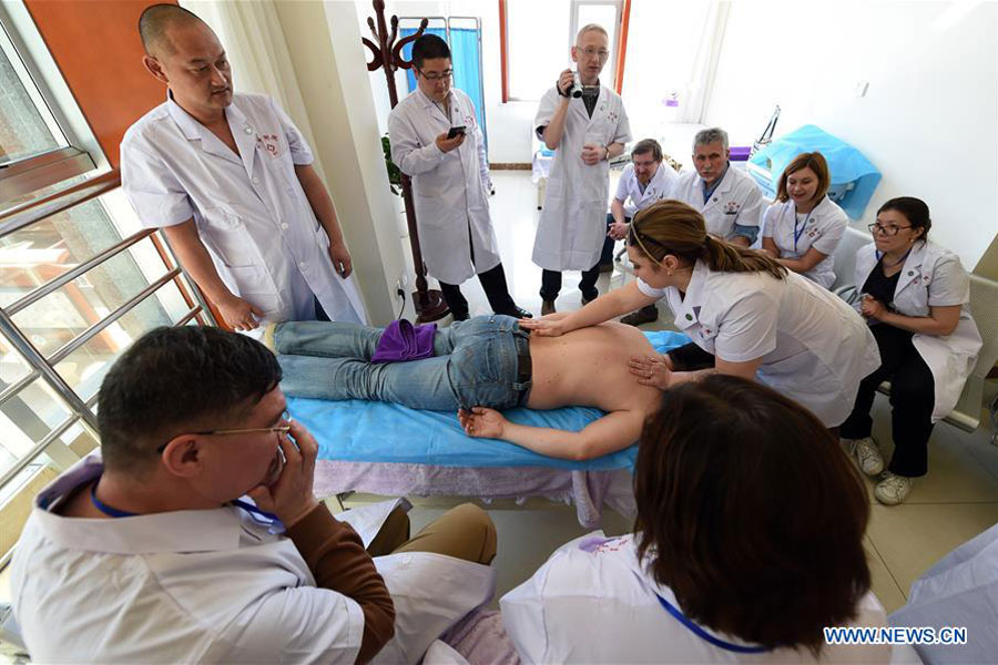 Russian medical workers attend training course of TCM in Lanzhou
