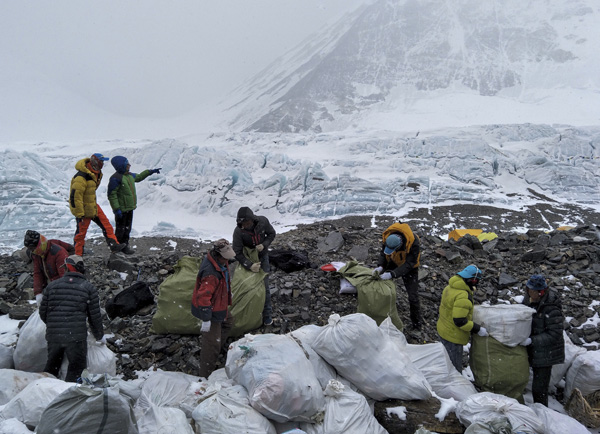 Cleanup on world's highest mountain removes garbage discarded by climbers