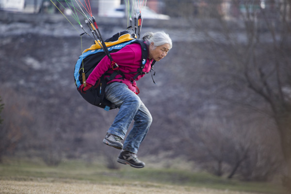 Grandma pursues her dream to fly