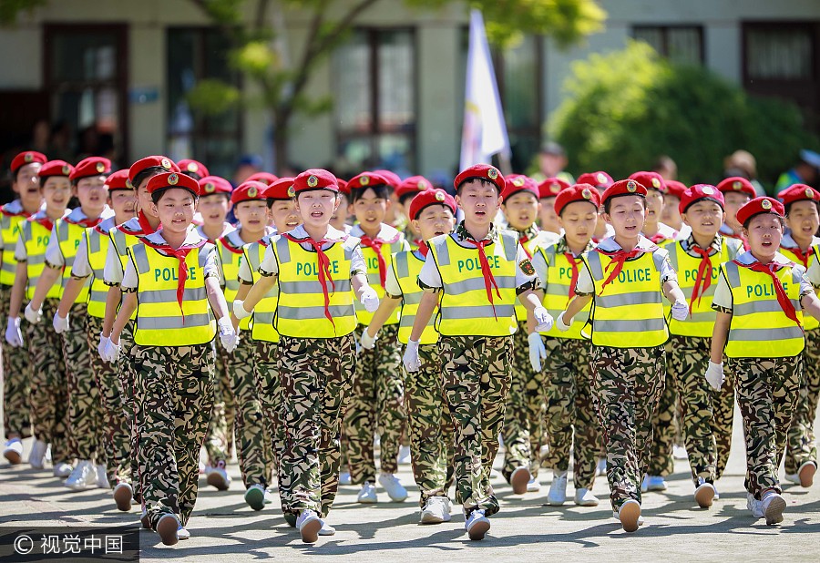 1,000 students 'direct traffic' in Inner Mongolia