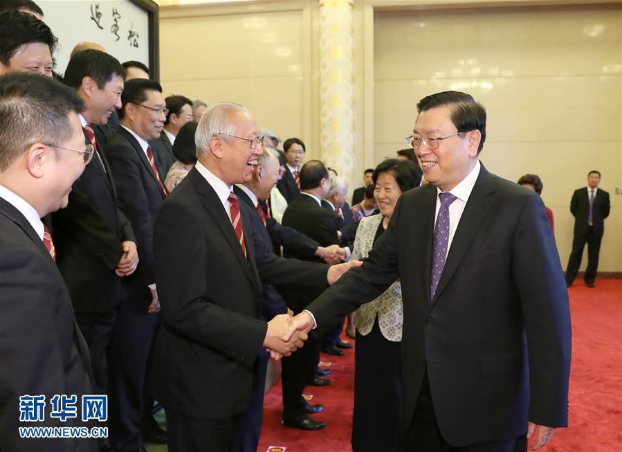 Top legislator meets Hong Kong delegation