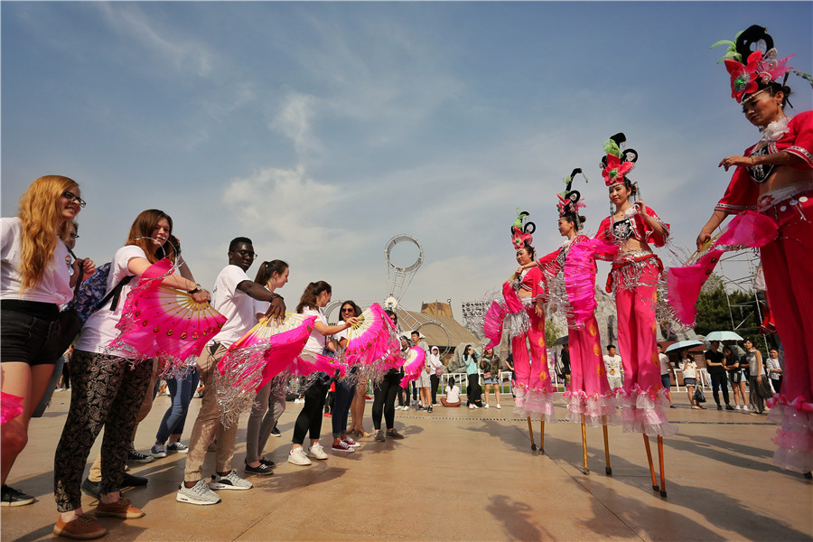 International students celebrate Dragon Boat Festival