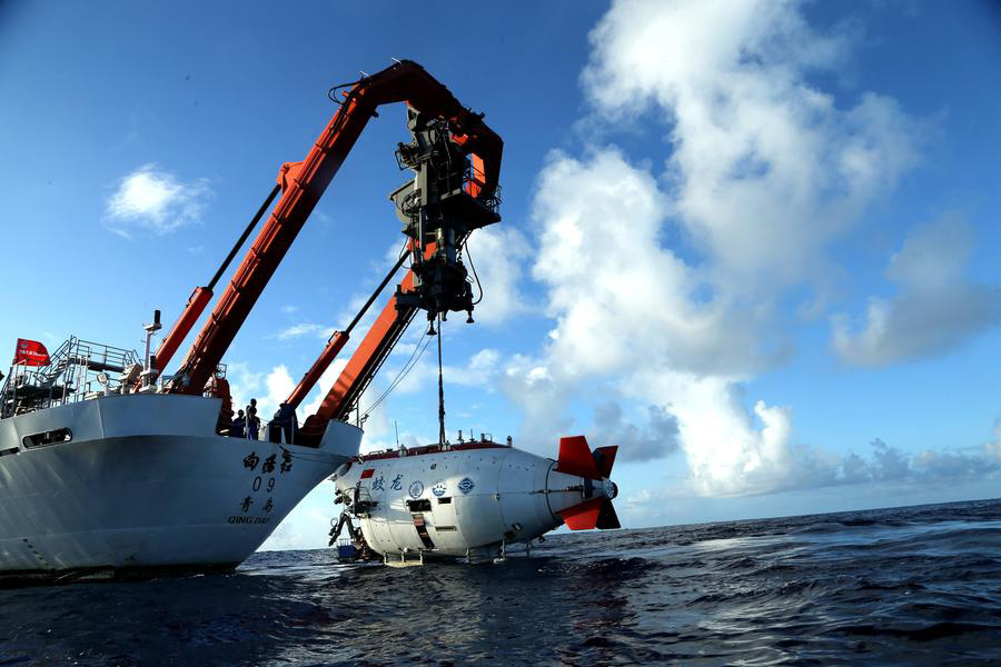 China's submersible Jiaolong conducts 5th dive in Mariana Trench