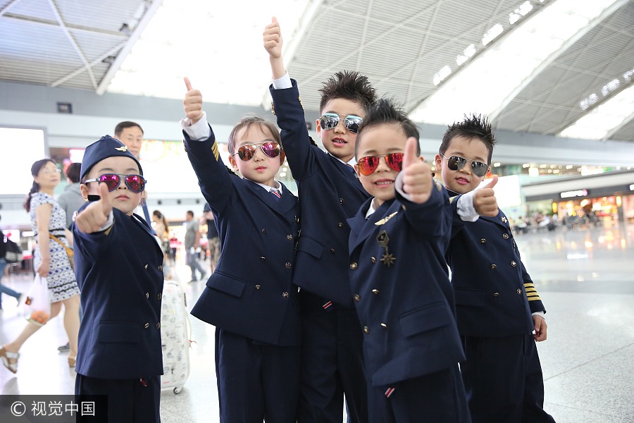 Junior pilots form air safety flash mob