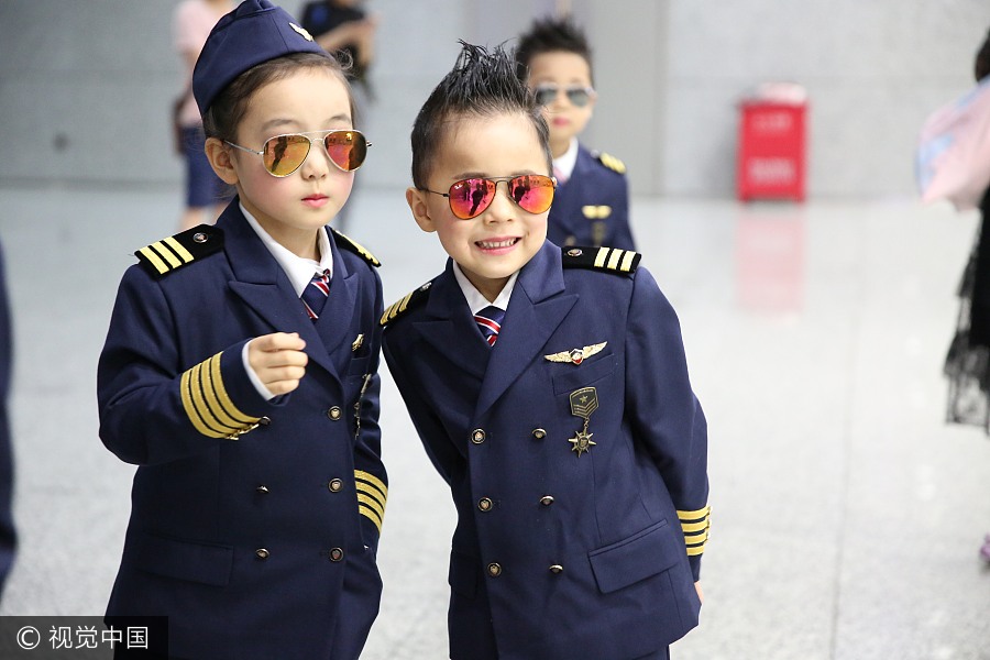 Junior pilots form air safety flash mob