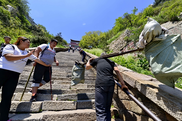 Porters see a steep drop on Taishan Mountain[