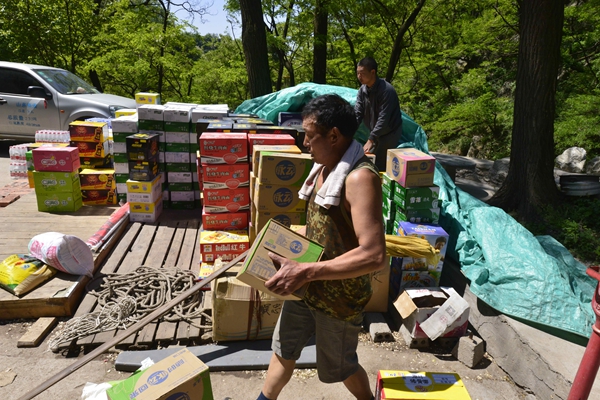 Porters see a steep drop on Taishan Mountain