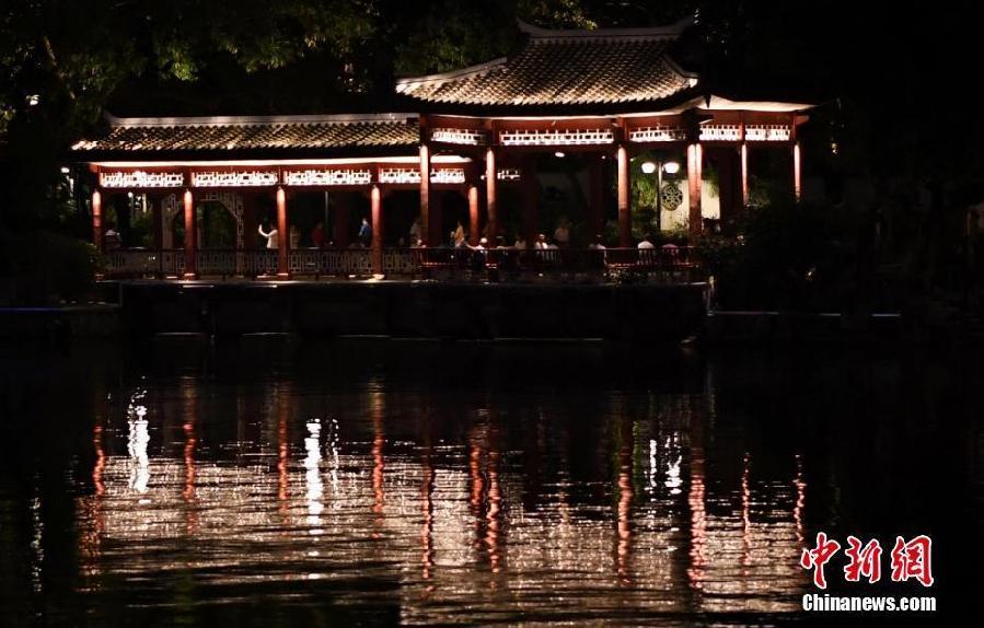 A shimmering, beautiful scene in Fuzhou West Lake Park