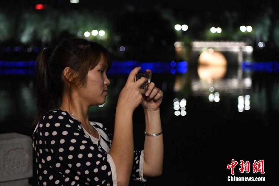 A shimmering, beautiful scene in Fuzhou West Lake Park