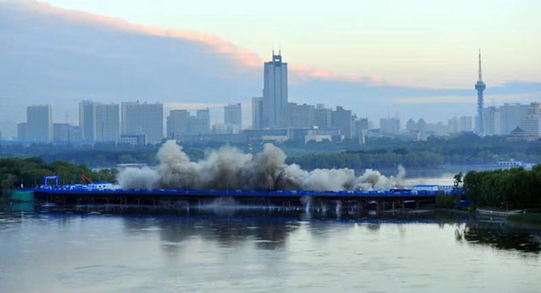 NE China bridge blown up to make way for new one