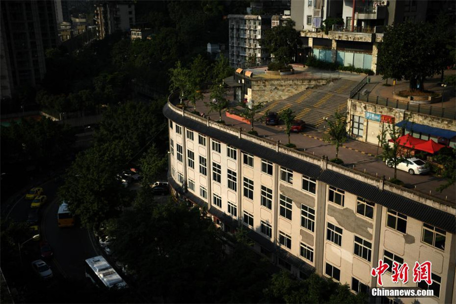 Chongqing's rooftop road raises eyebrows