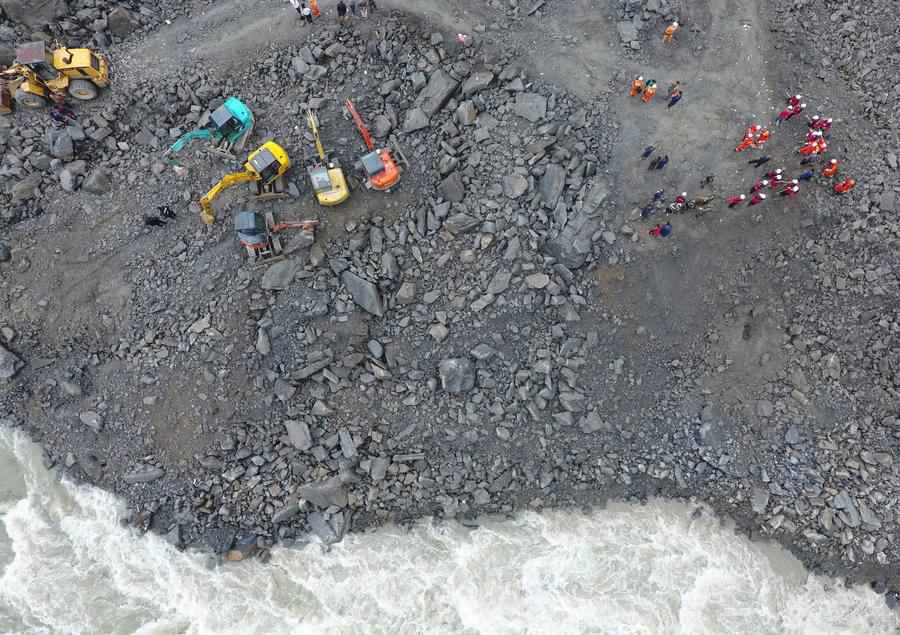 Massive rescue effort after SW China's devastating landslide