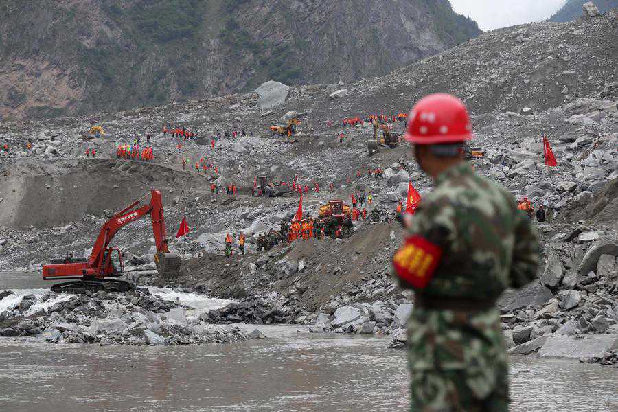 Massive rescue effort after SW China's devastating landslide