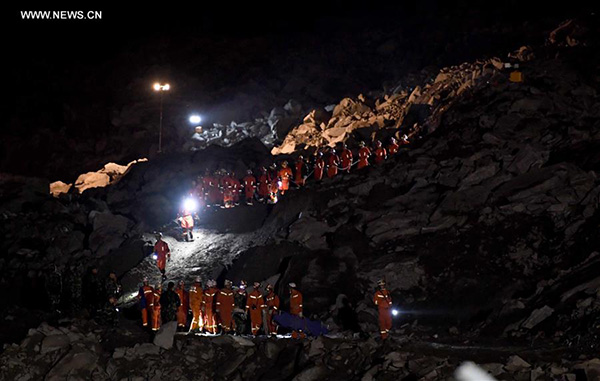 Rescuers races to save landslide victims