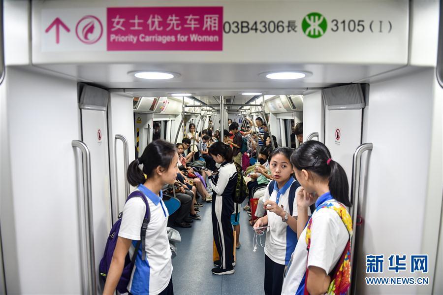 Shenzhen launches 'ladies first' subway cars