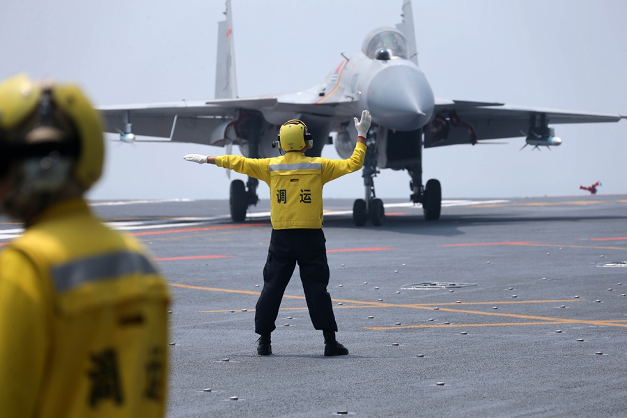 Chinese aircraft carrier formation conducts trans-regional training