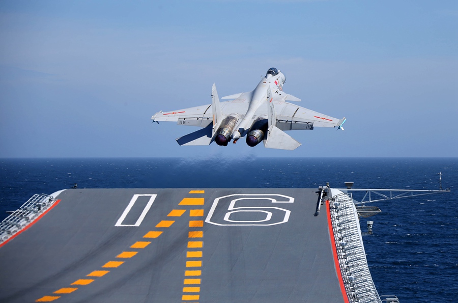 Chinese aircraft carrier formation conducts trans-regional training