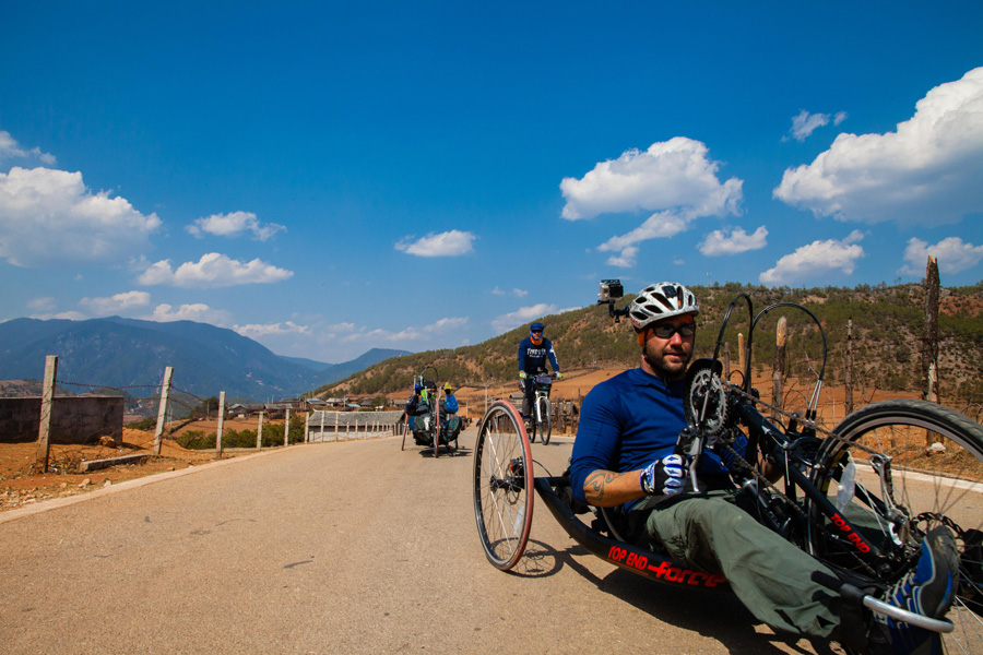 Handcycling team tours China