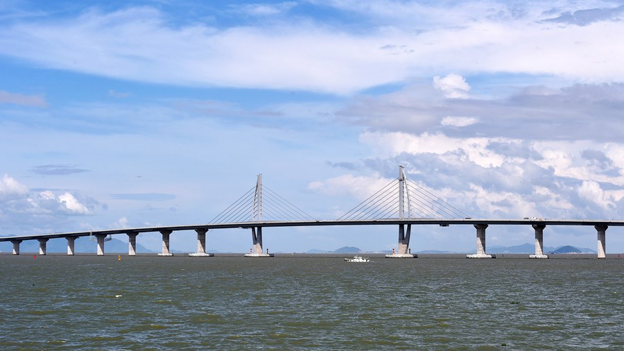Main structure of Hong Kong-Zhuhai-Macao Bridge is completed