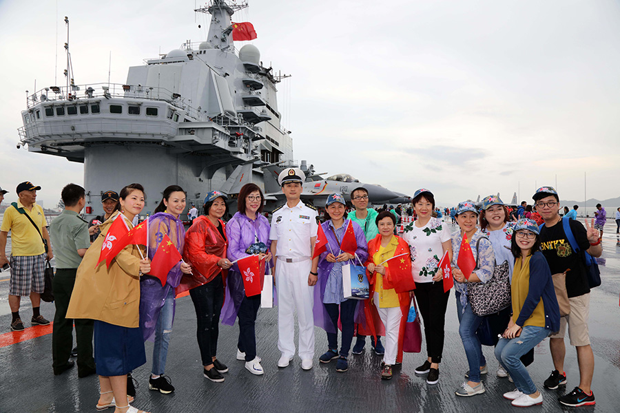 Hong Kong residents get up close to CNS Liaoning aircraft