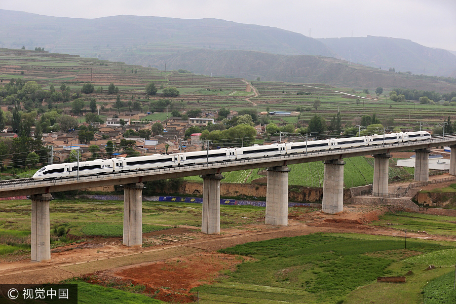 Bullet train connects NW region to the rest of China