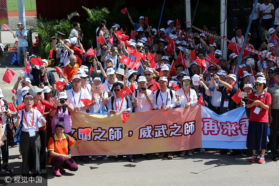 Hong Kong bids farewell to aircraft carrier<EM> Liaoning</EM>