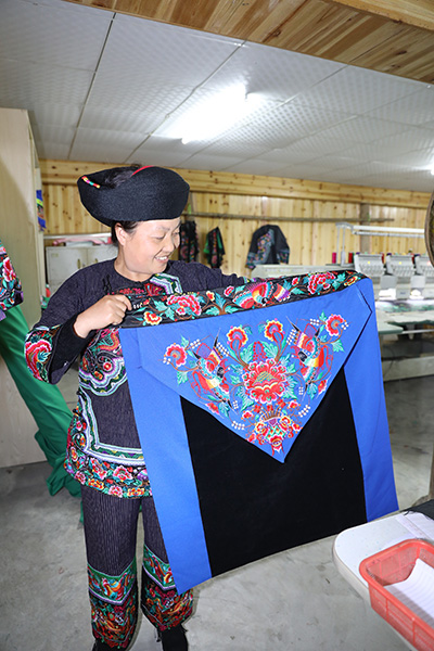 Traditional attire helps Miao women earn a living