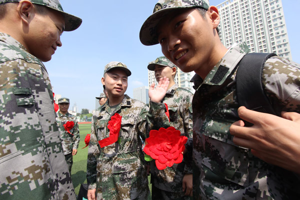 'Student soldiers' swap university for uniforms