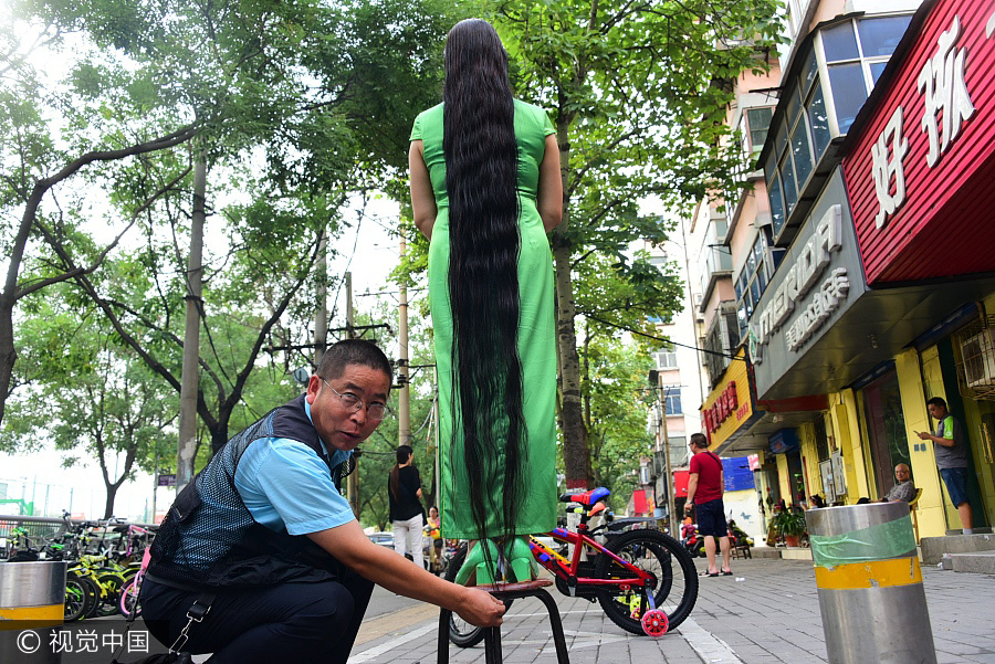 Woman's hair reaches nearly 2 meters 25 years later