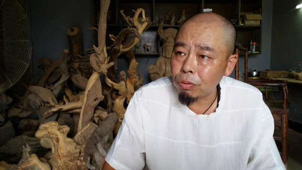 Woodcarver notches 30 years in his craft